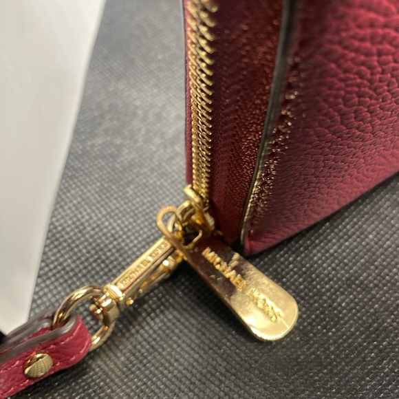 ❤️Michael Kors❤️Maroon Jet Set Travel Large Continental Wristlet/Like New - Picture 4 of 6